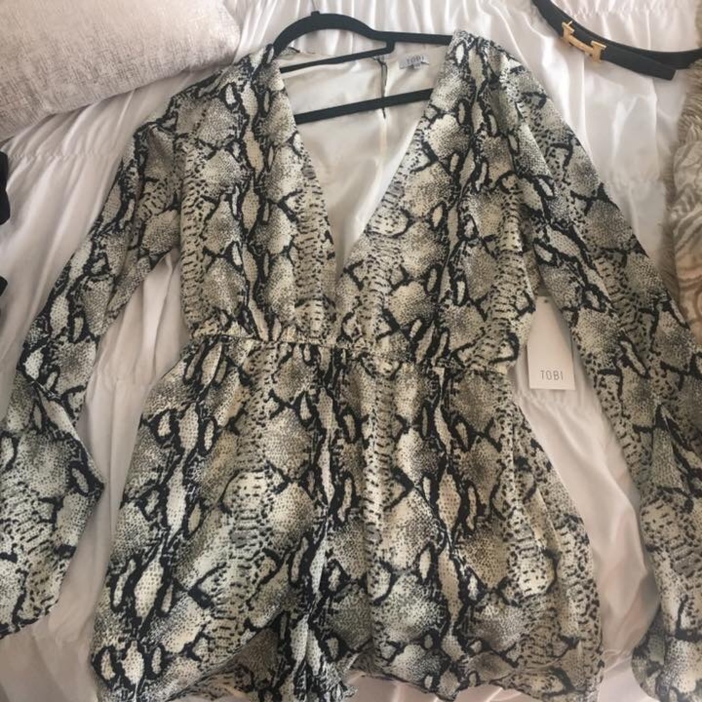 TOBI NWT size M snakeskin romper